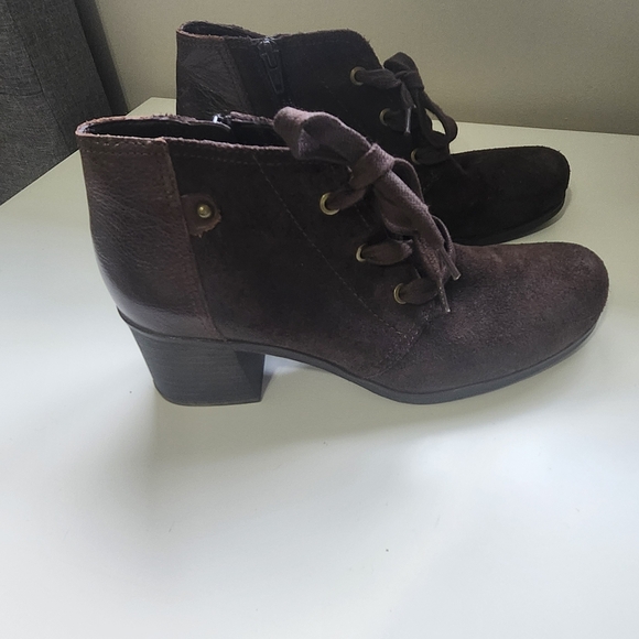 Naturalizer Brown Suede Ankle Booties Sz 6.5  Hotter N5 Comfort Suede Leather - Picture 2 of 12